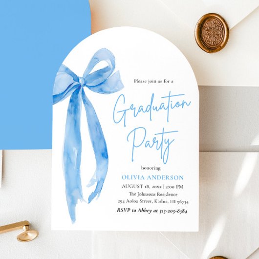 Invitation Moderne Elégant tendance Bleu Bow Graduation Arche