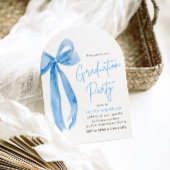 Invitation Moderne Elégant tendance Bleu Bow Graduation Arche