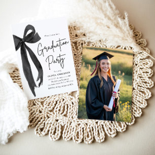 Invitation Moderne Elégant tendance Stylish Black Bow Graduat
