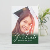 Invitation Moderne Green White Calligraphie Photo Graduation (Debout devant)