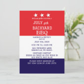 Invitation Moderne Juillet 4 Jardin BBQ Party Rouge Blanc Ble (Debout devant)