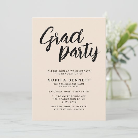 Invitation Moderne Neutre Minimal Brush Script Grad Party (Debout devant)