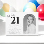 Invitation moderne noir et blanc pour hommes 21e anniversaire<br><div class="desc">Faites de votre 21e légende avec notre Invitation d'anniversaire Black & White moderne! Préparez-vous à lancer votre 21e anniversaire dans un style élégant et moderne qui est aussi cool que vous. Ce n'est pas n'importe quelle carte - c'est le premier aperçu de la célébration épique qui attend ! Notre design...</div>