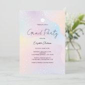 Invitation Moderne Pastel Arc-en-ciel Simple Script Graduatio (Debout devant)