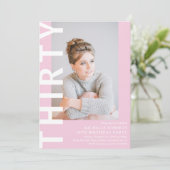 Invitation moderne pour une fête d'anniversaire de (Debout devant)