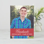 Invitation moderne Red Graduation (Debout devant)