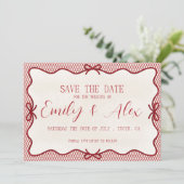 Invitation moderne rouge & crème save the date (Debout devant)
