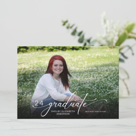 Invitation Moderne Script 2 Photo Graduation horizontale (Debout devant)