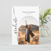 Invitation Moderne simple Arc Photo Graduation (Debout devant)