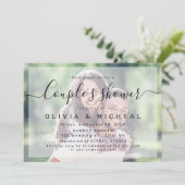 Invitation Moderne simple élégant script photo couples douche (Debout devant)