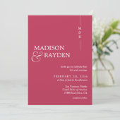 Invitation Moderne Simple Magenta Rouge Monogramme Photo Mari (Debout devant)