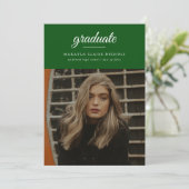 Invitation Moderne Simple Script Green Photo Graduation (Debout devant)