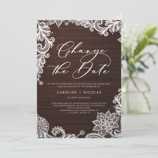 Invitation Modifier la date Dentelle Rustique Bois Postponeme (Debout devant)