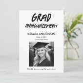 Invitation MondernBlack and White Graduation Announcement (Debout devant)