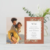 Invitation Monogram Green Terracotta Mariage photo (Debout devant)