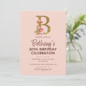 Invitation Monogramme B orné de roses roses blush (Debout devant)