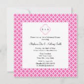 Invitation Monogramme blanc sur Motif Quatrefoil rose chaud (Devant)