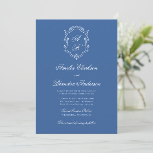 Invitation Monogramme bleu mer Crest & Script formel (Debout devant)