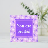 Invitation Monogramme cercles violets motif (Debout devant)