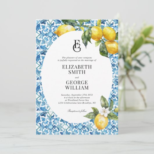 Invitation Monogramme classique Citron bleu Mariage méditerra (Debout devant)