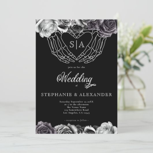 Invitation Monogramme gothique Rose Squelette Mariage main (Debout devant)