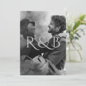 Invitation Monogramme Montagnes noires et blanches Mariage ph (Debout devant)