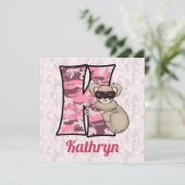 Invitation Monogramme rose K Fête d'anniversaire (Debout devant)