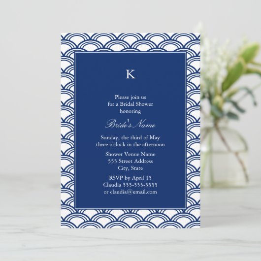 Invitation Monogramme Royal Blue Seigaiha Motif Fête des mari (Debout devant)