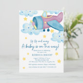 Invitation Montez et partez de l'avion violet bébé garçon dou (Debout devant)