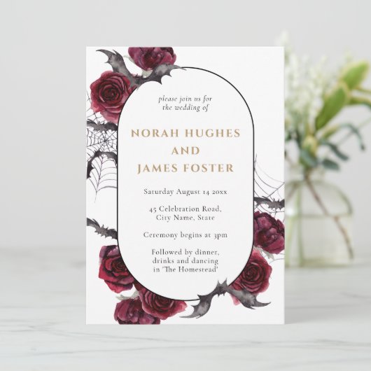 Invitation Moody Arch Floral Bourgogne Noir Halloween Mariage (Debout devant)