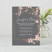 Invitation Moody Charcoal and Pink Cherry Blossom Wedding (Debout devant)