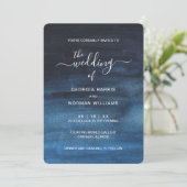 Invitation Moody Dark Watercolor Mariage bleu marine (Debout devant)