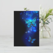 Invitation Morpho Butterfly in the Dark Background (Debout devant)