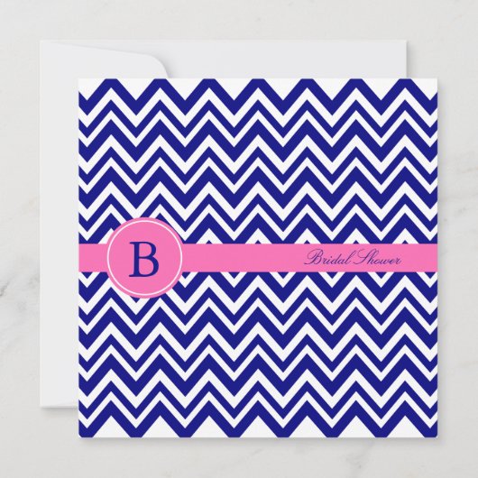 Invitation Motif Chevron bleu Monogram Navy avec rose chaud (Dos)