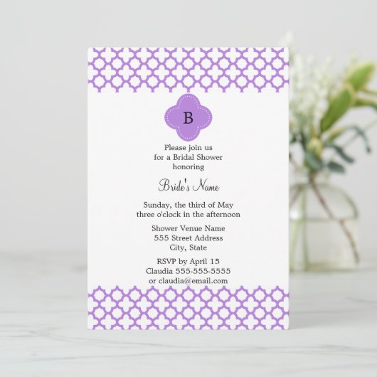 Invitation Motif Quatrefoil Monogram Lavender (Debout devant)