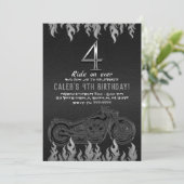 Invitation Moto en cuir noir en argent 4 4e anniversaire (Debout devant)