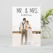 Invitation Mr & Mrs Photo Fun Typographie optionnelle Récepti (Debout devant)
