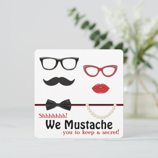 Invitation Mustache Surprise fête d'anniversaire (Debout devant)
