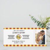 Invitation Mustard Yellow, Rust & Navy Cinema Ticket Wedding (Debout devant)