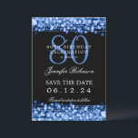 Invitation Navy Blue 80th Birthday Enregistrer la date avec l<br><div class="desc">Elégant design "80th Birthday Party" avec Navy Blue String Lights et nom personnalisé et détails texte. Facile à utiliser et facile à personnaliser. Commandez aujourd'hui !</div>