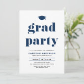 Invitation Navy Blue Retro Bold Typographie Parti de graduati (Debout devant)