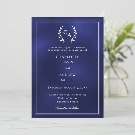 Invitation Navy blue wreath monogrammed simple wedding  (Debout devant)
