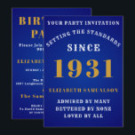 Invitation Né 1931 90th Birthday Love Ajouter Votre Nom Bleu<br><div class="desc">Pour ceux qui sont nés en 1931 et fêtent leur 90ème anniversaire, nous avons la carte d'invitation idéale. L'arrière - plan bleue au design blanc et or est simple et élégante. Customisez facilement le texte à l'avant et à l'arrière de cette carte d'invitation d'anniversaire en utilisant le modèle fourni. Une...</div>