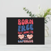 Invitation Né libre mais maintenant je suis cher drôle 4 juil (Debout devant)