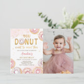 Invitation Ne Manquez Pas Cette Photo D'Anniversaire De Donut (Debout devant)