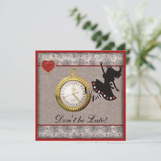 Invitation Ne soyez pas en retard Alice à la fête d'anniversa (Debout devant)