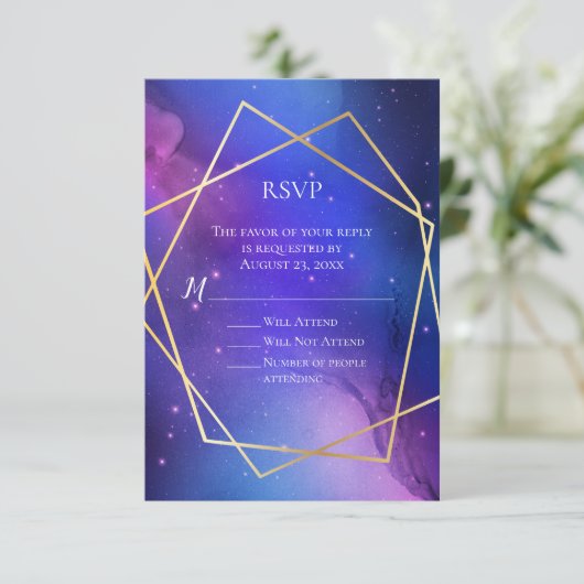 Invitation Nebula violette Art Celestial Géométrique Or RSVP (Debout devant)