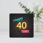 Invitation néon 40e anniversaire Signal brillant sur brique (Debout devant)