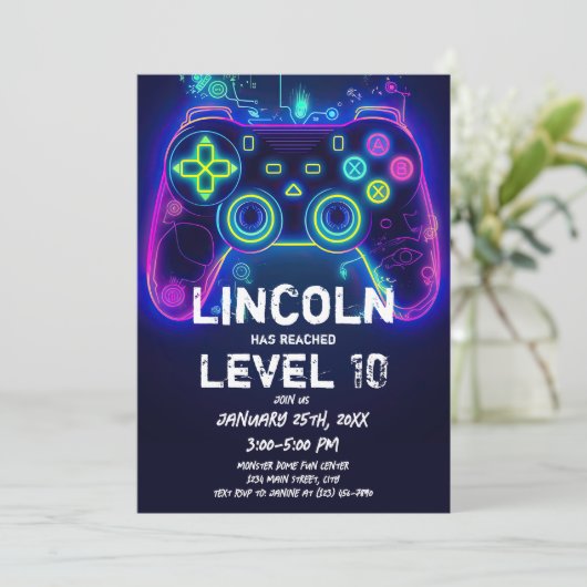 Invitation Neon Gamer Arcade Video Game Level Up Anniversaire (Debout devant)
