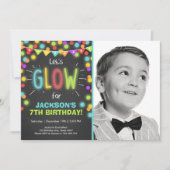 Invitation Neon Glow dans l'invitation d'anniversaire sombre (Devant)